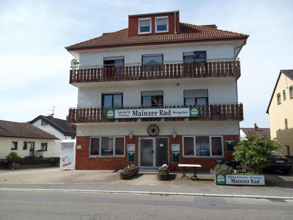 Gasthof Und Pension Mainzer Rad Schwetzingen Ruang foto