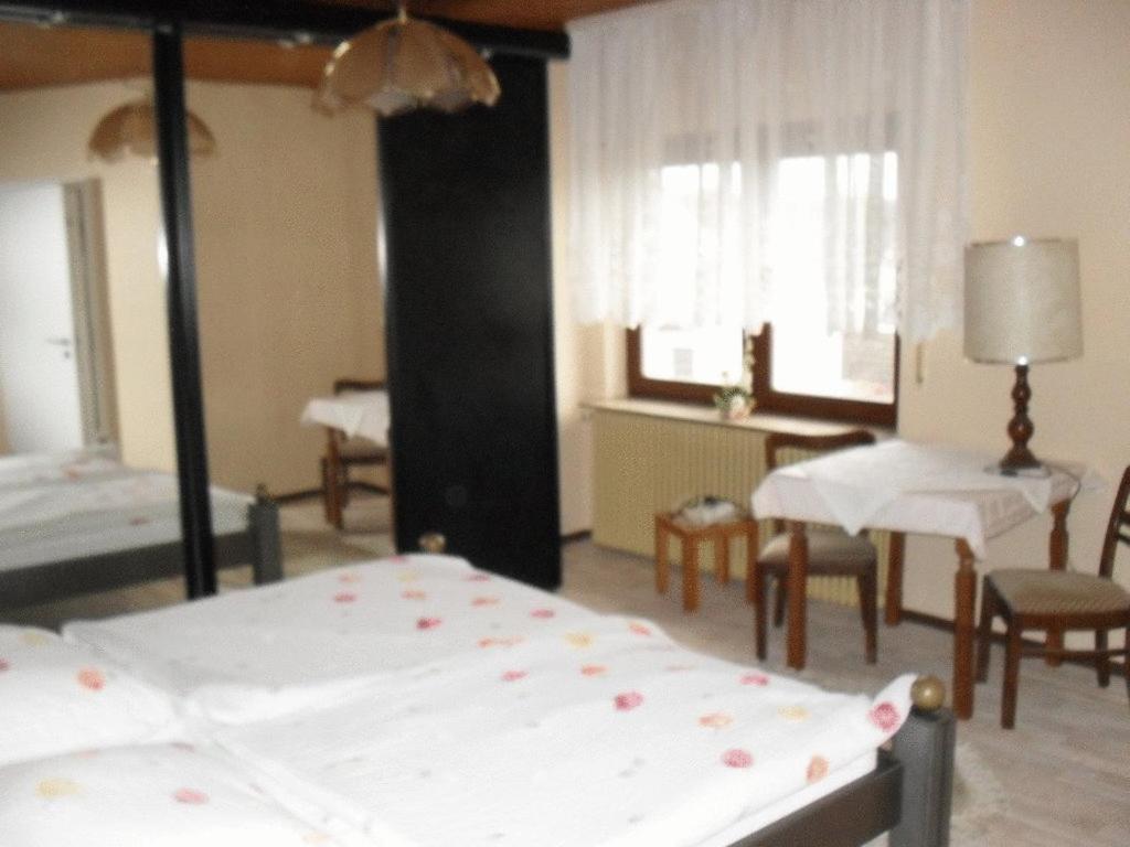 Gasthof Und Pension Mainzer Rad Schwetzingen Bagian luar foto
