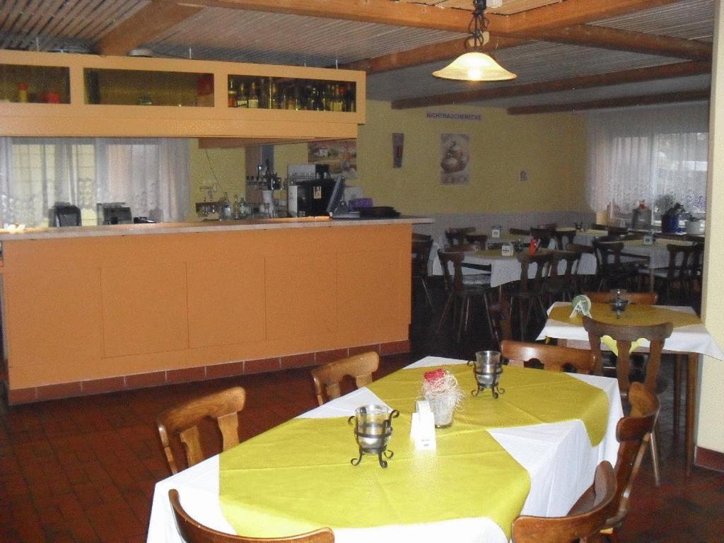 Gasthof Und Pension Mainzer Rad Schwetzingen Bagian luar foto