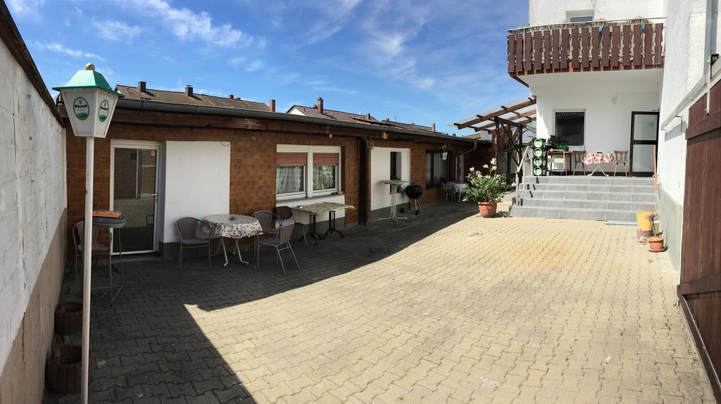 Gasthof Und Pension Mainzer Rad Schwetzingen Bagian luar foto